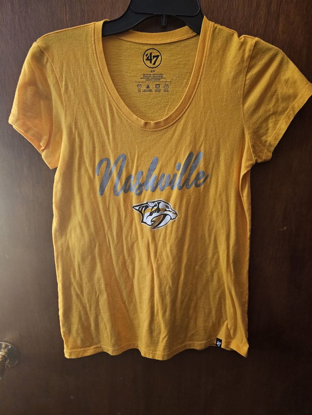 ’47 Women’s Nashville Predators Yellow V-Neck T-Shirt – Saber-Toothed Tiger Logo